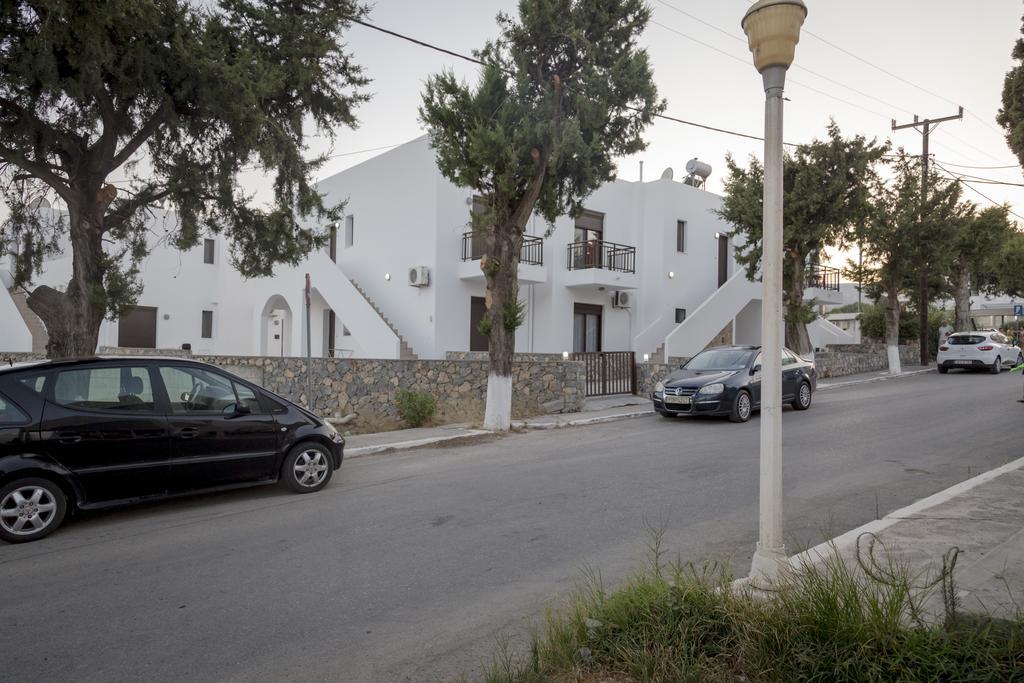 The Corner House At Gennadi Court Villa Bagian luar foto